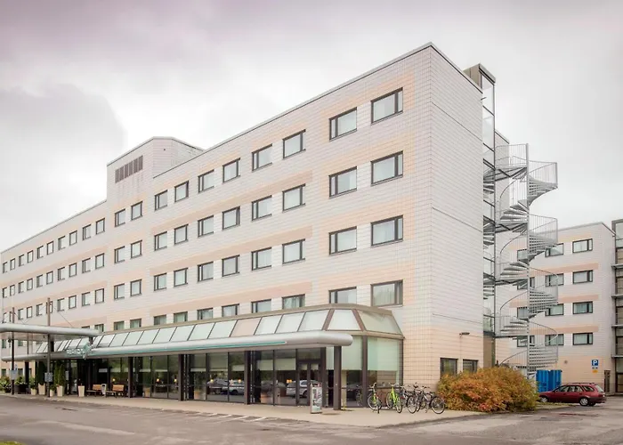 Vantaa hotels near Tikkurilan kirkko
